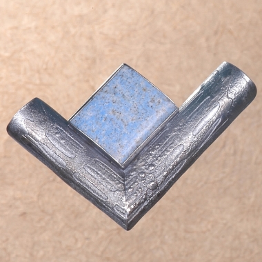 brože - B 18 - Brož: patinované stříbro, lapis lazuli (SW)