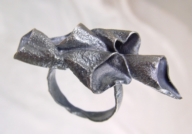 prsteny - P 10 - Prsten: patinované stříbro